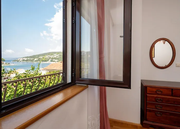Peaceful Stone House 100m From Sea Private Garden Ferienhaus Drvenik Veli