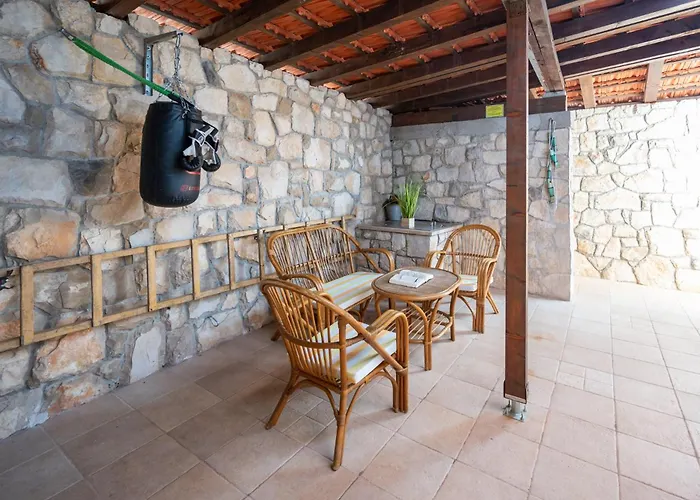 Peaceful Stone House 100m From Sea Private Garden Ferienhaus